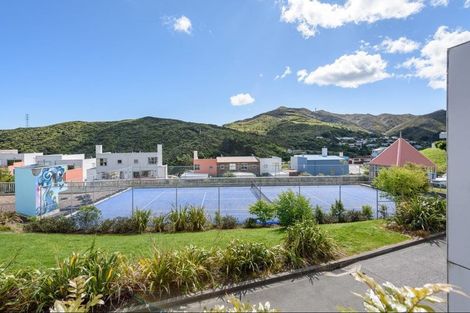 Photo of property in 10 Saddleback Grove, Karori, Wellington, 6012