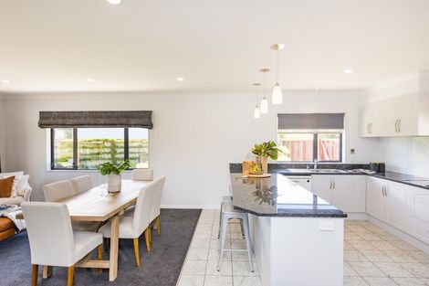 Photo of property in 30 Grand Oaks Drive, Awapuni, Palmerston North, 4412