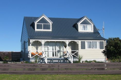 Photo of property in 2 Norfolk Crescent, Otaki Beach, Otaki, 5512