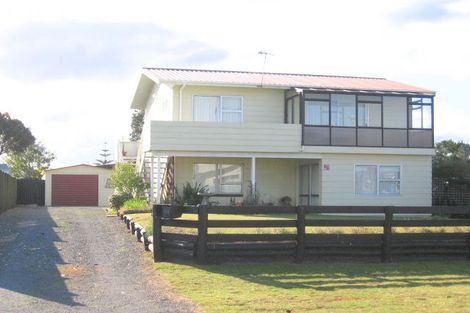Photo of property in 103 Linton Crescent, Whangamata, 3620
