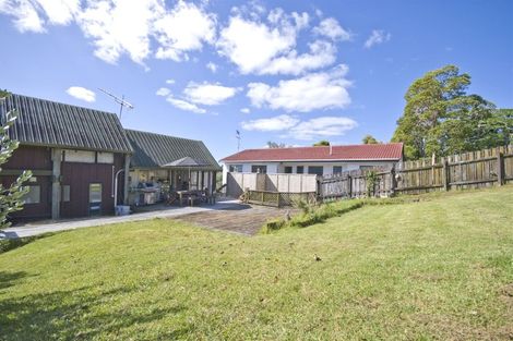 Photo of property in 13 Oaktree Avenue, Browns Bay, Auckland, 0630