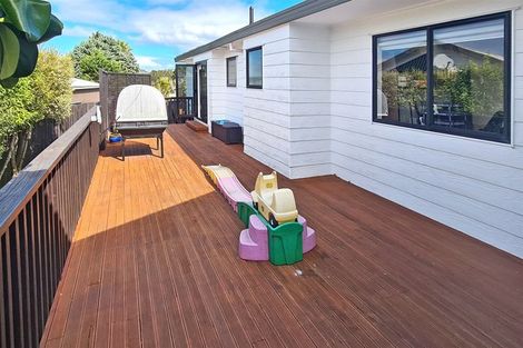 Photo of property in 22 Miriam Corban Heights, Henderson, Auckland, 0612