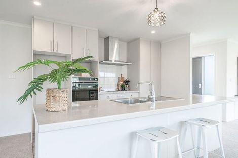 Photo of property in 100 Puhirake Crescent, Pyes Pa, Tauranga, 3112