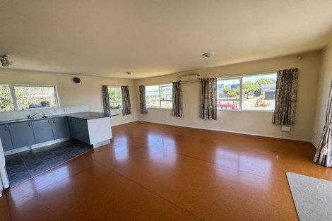 Photo of property in 72 Queens Road, Waikanae Beach, Waikanae, 5036