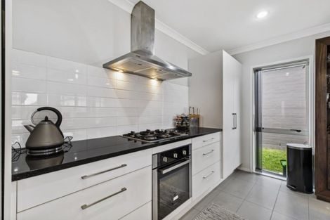 Photo of property in 92 Popokatea Drive, Takanini, 2112