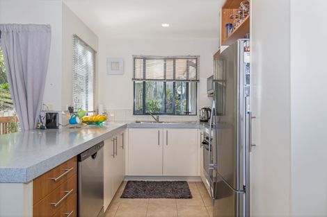 Photo of property in 18 Carento Way, Stanmore Bay, Whangaparaoa, 0932