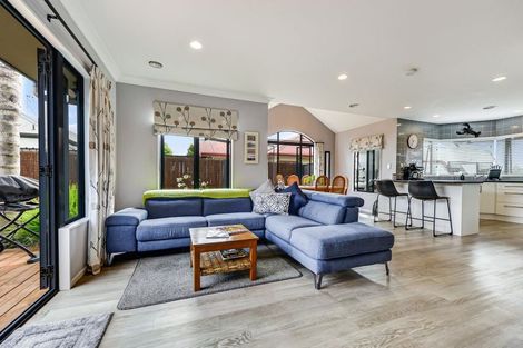 Photo of property in 4 Harrogate Place, Grandview Heights, Hamilton, 3200