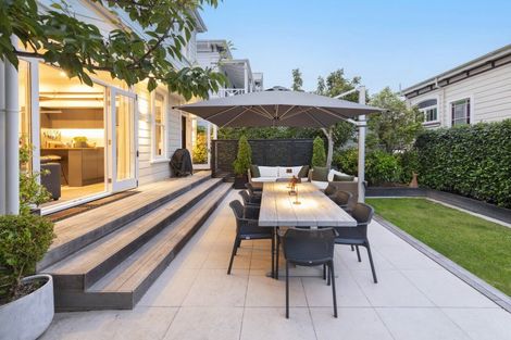 Photo of property in 18 Austin Street, Mount Victoria, Wellington, 6011