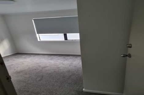 Photo of property in 2/523 Glenfield Road, Glenfield, Auckland, 0629