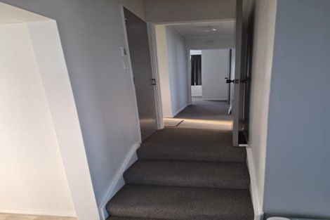 Photo of property in 4 Stroud Way, Newlands, Wellington, 6037