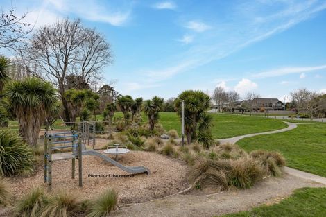 Photo of property in 92 Willowview Drive, Redwood, Christchurch, 8051