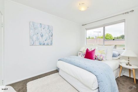 Photo of property in 12 Topliss Drive, Northcross, Auckland, 0632