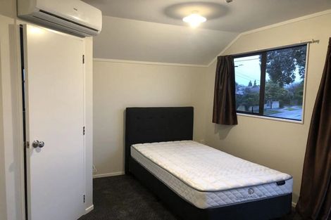 Photo of property in 2 Vine Street, Hillcrest, Hamilton, 3216