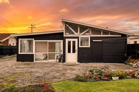 Photo of property in 132 Melbourne Street, South Dunedin, Dunedin, 9012