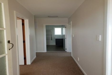 Photo of property in 2/9 Lex Avenue, Green Bay, Auckland, 0604