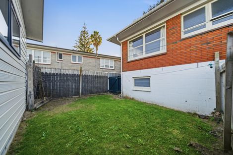 Photo of property in 3 Halberg Street, Glenfield, Auckland, 0629