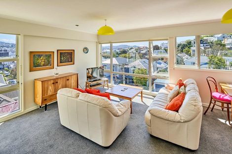 Photo of property in Westgate Flats, 9/36 Queen Street, Mount Victoria, Wellington, 6011