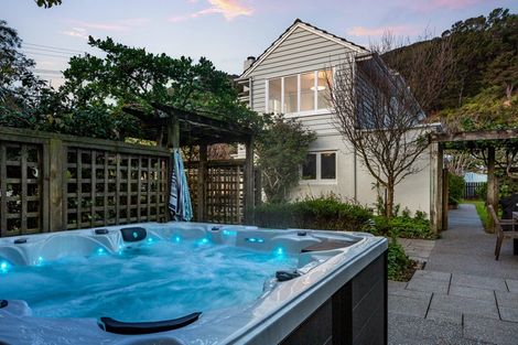 Photo of property in 9 Karamu Street, Eastbourne, Lower Hutt, 5013