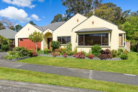 Photo of property in 11 La Lena Grove, Fitzherbert, Palmerston North, 4410