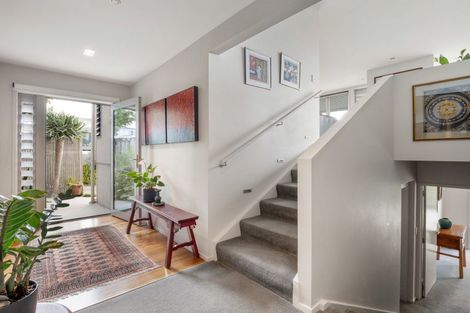 Photo of property in 30 Ngarata Avenue, Mount Maunganui, 3116