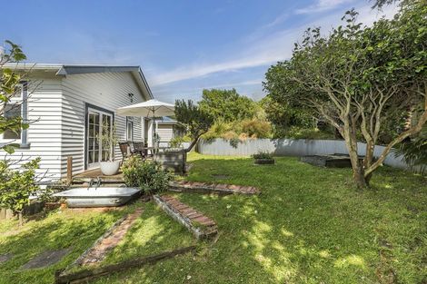 Photo of property in 16 Akatea Street, Berhampore, Wellington, 6023