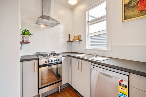 Photo of property in 132 Olliviers Road, Phillipstown, Christchurch, 8011