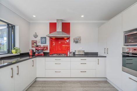 Photo of property in 28 Motukorure Parade, Cooks Beach, Whitianga, 3591