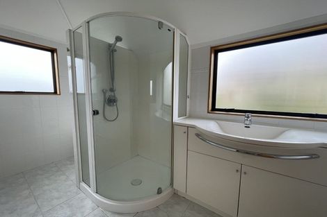 Photo of property in 1 Calypso Place, Rothesay Bay, Auckland, 0630