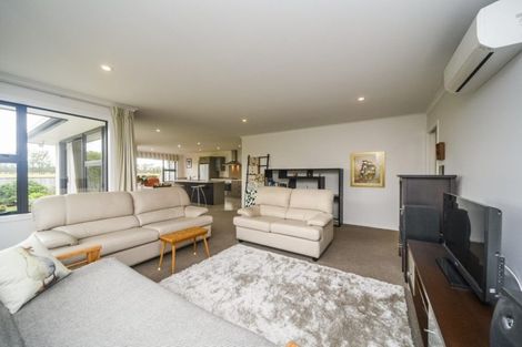 Photo of property in 15 Lorenzo Place, Kelvin Grove, Palmerston North, 4414