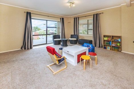 Photo of property in 1/8 Kincraig Place, Highland Park, Auckland, 2010