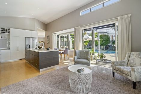 Photo of property in 1/2 Clifton Road, Hauraki, Auckland, 0622