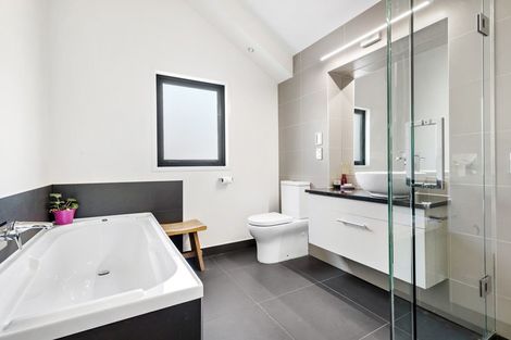 Photo of property in 33 Double Cone Road, Jacks Point, Queenstown, 9371