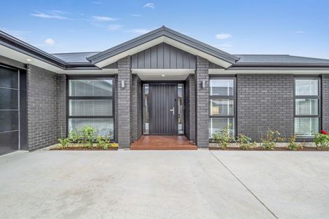 Photo of property in 27 Coutts Way, Fitzherbert, Palmerston North, 4410