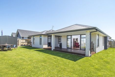 Photo of property in 14 Saint Thomas Avenue, Pyes Pa, Tauranga, 3112