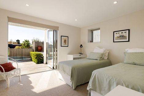 Photo of property in 142 Lake Crescent, Hamilton Lake, Hamilton, 3204