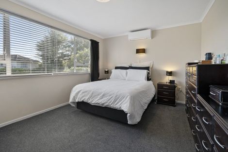 Photo of property in 2 Palliser Place, Milson, Palmerston North, 4414