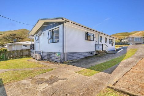 Photo of property in 71 Arahura Crescent, Waitangirua, Porirua, 5024
