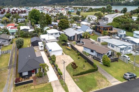 Photo of property in 107 Riverview Road, Whangamata, 3620