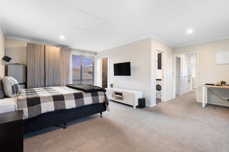 Photo of property in 28 Resolution Drive, Gulf Harbour, Whangaparaoa, 0930