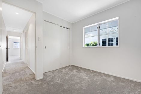 Photo of property in 2/2 Napoleon Avenue, Milford, Auckland, 0620