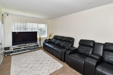 Photo of property in 401a Roscommon Road, Clendon Park, Auckland, 2103