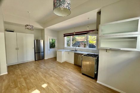 Photo of property in 16 Woburn Road, Northland, Wellington, 6012