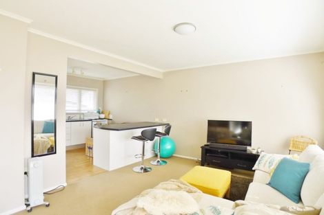 Photo of property in 3/6 Corrella Road, Belmont, Auckland, 0622