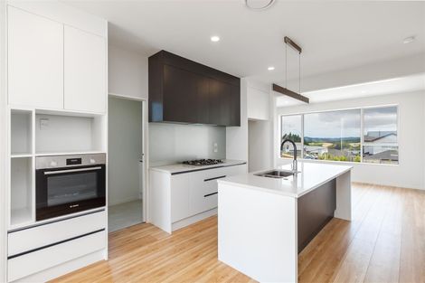 Photo of property in 9 Sunnyheights Road, Orewa, 0931