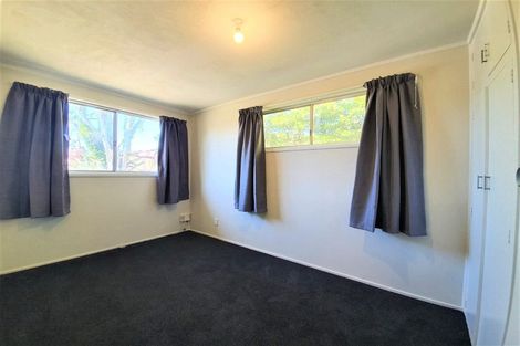 Photo of property in 28 Easton Park Parade, Glenfield, Auckland, 0629