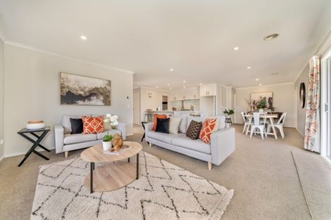 Photo of property in 29 Mt Marua Drive, Timberlea, Upper Hutt, 5018