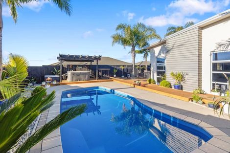 Photo of property in 8 Waterside Drive, Pyes Pa, Tauranga, 3112