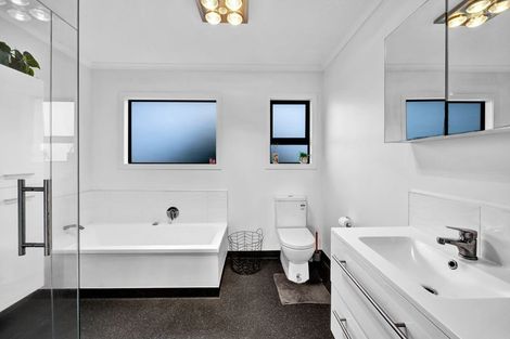 Photo of property in 35 Collins Street, Hawera, 4610