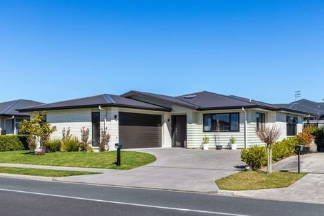 Photo of property in 35 Noumea Drive, Rangatira Park, Taupo, 3330