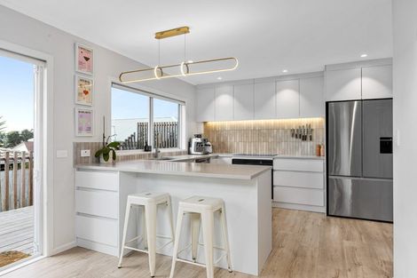 Photo of property in 2/28 Bay Street, Red Beach, 0932